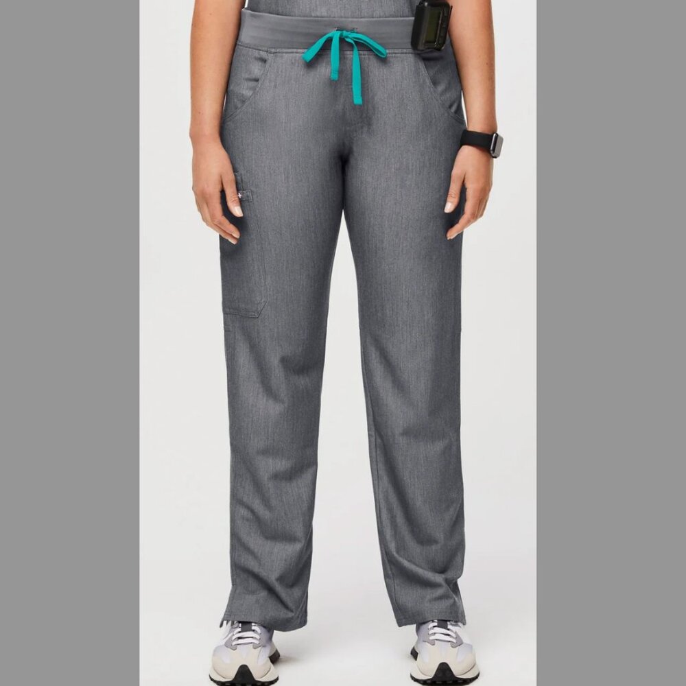 FIGs Graphite Kade Cargo Scrub Pants - XS Petite